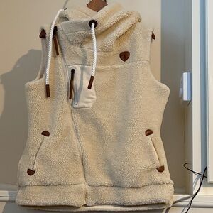 Wanakome Cream Fleece Vest with Hood
